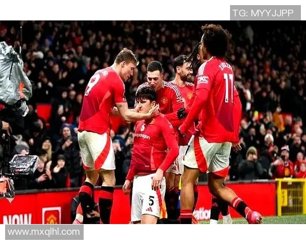 曼联逆转胜利,继续领跑积分榜,回归霸主之位 曼联逆转胜利,继续领跑积分榜,回归霸主之位