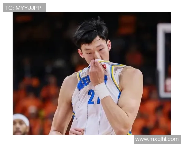 周琦加盟NBA球队后表现出色运动实力备受瞩目 周琦加盟NBA球队后表现出色运动实力备受瞩目